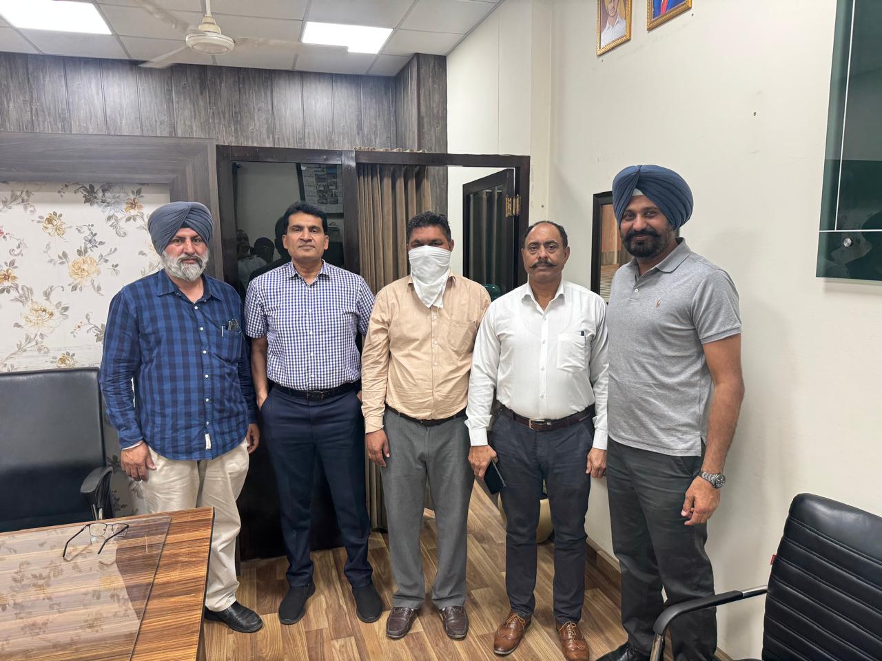 सतर्कता ब्यूरो ने आरटीए कार्यालयों, ड्राइविंग टेस्ट सेंटरों पर अचानक छापे मारे; 24 लोग गिरफ्तार
